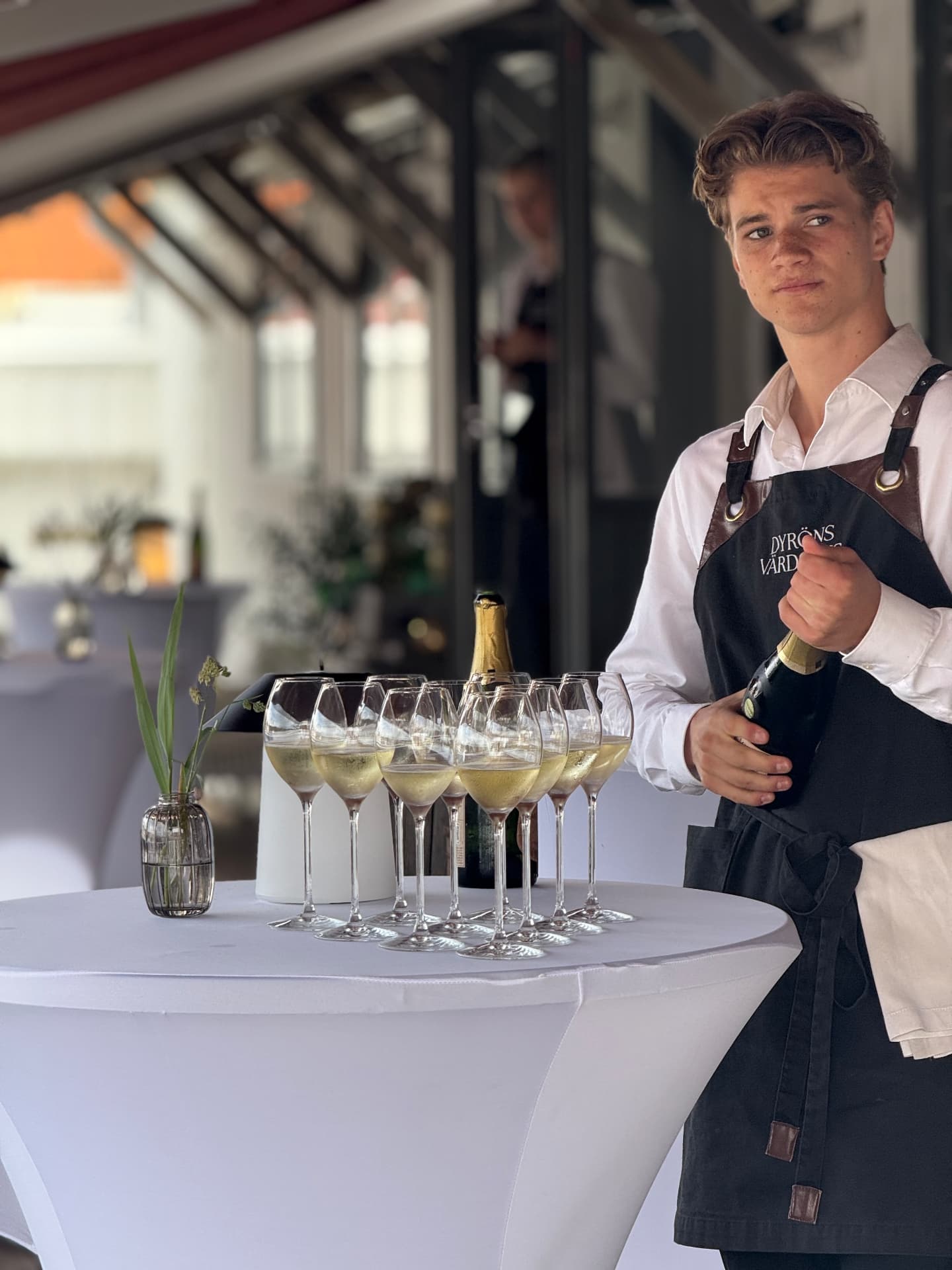 Servering av mousserande vin